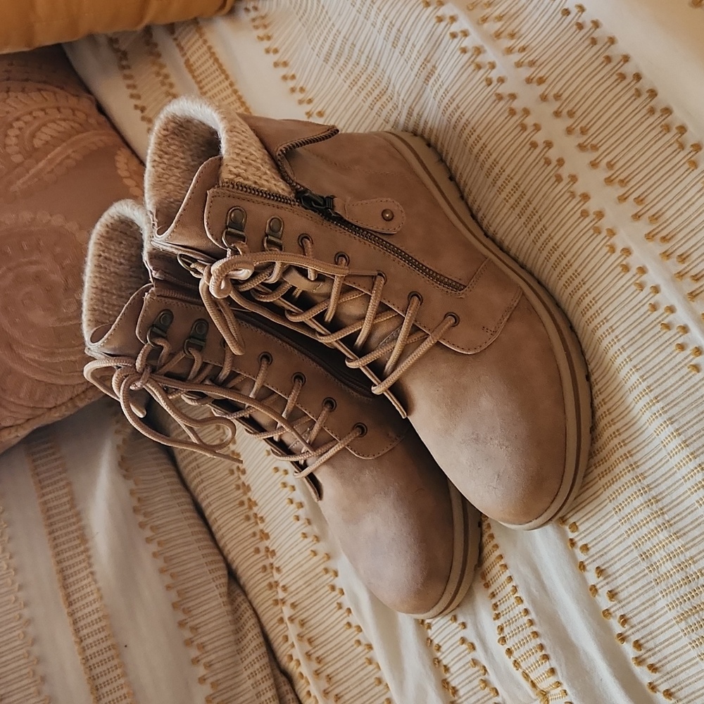 White Mountain Lace Up Boots NWT